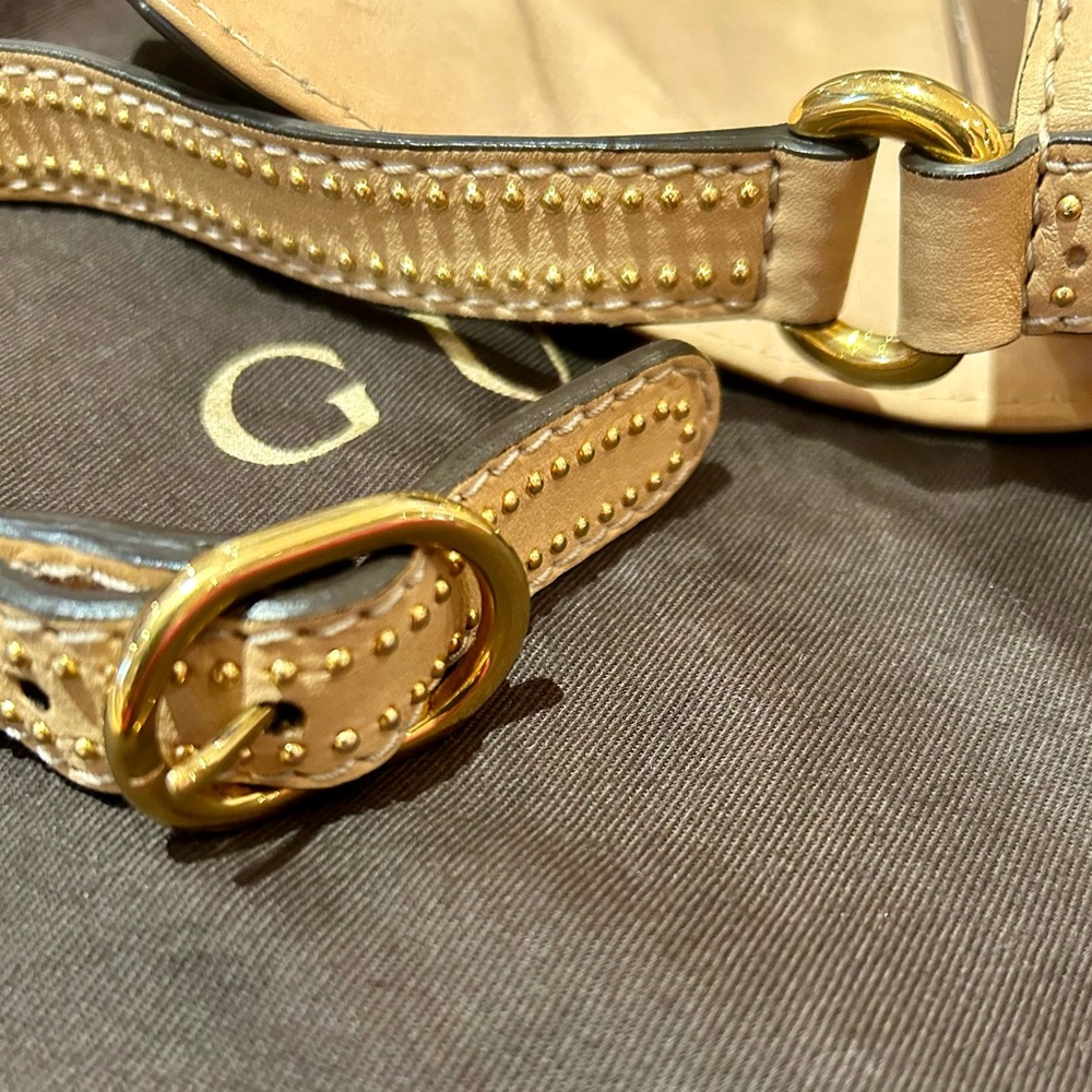 GUCCI
Leather Snaffle Bit Small Shoulder Bag Beige - Picture 12 of 17